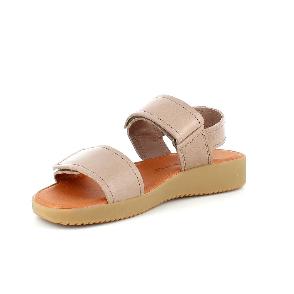 Nature sandfarget lær-sandal med tre justerbare remmer