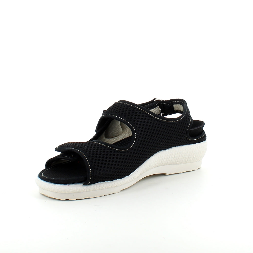 Bred sandal fra OrtoMed med borrelås