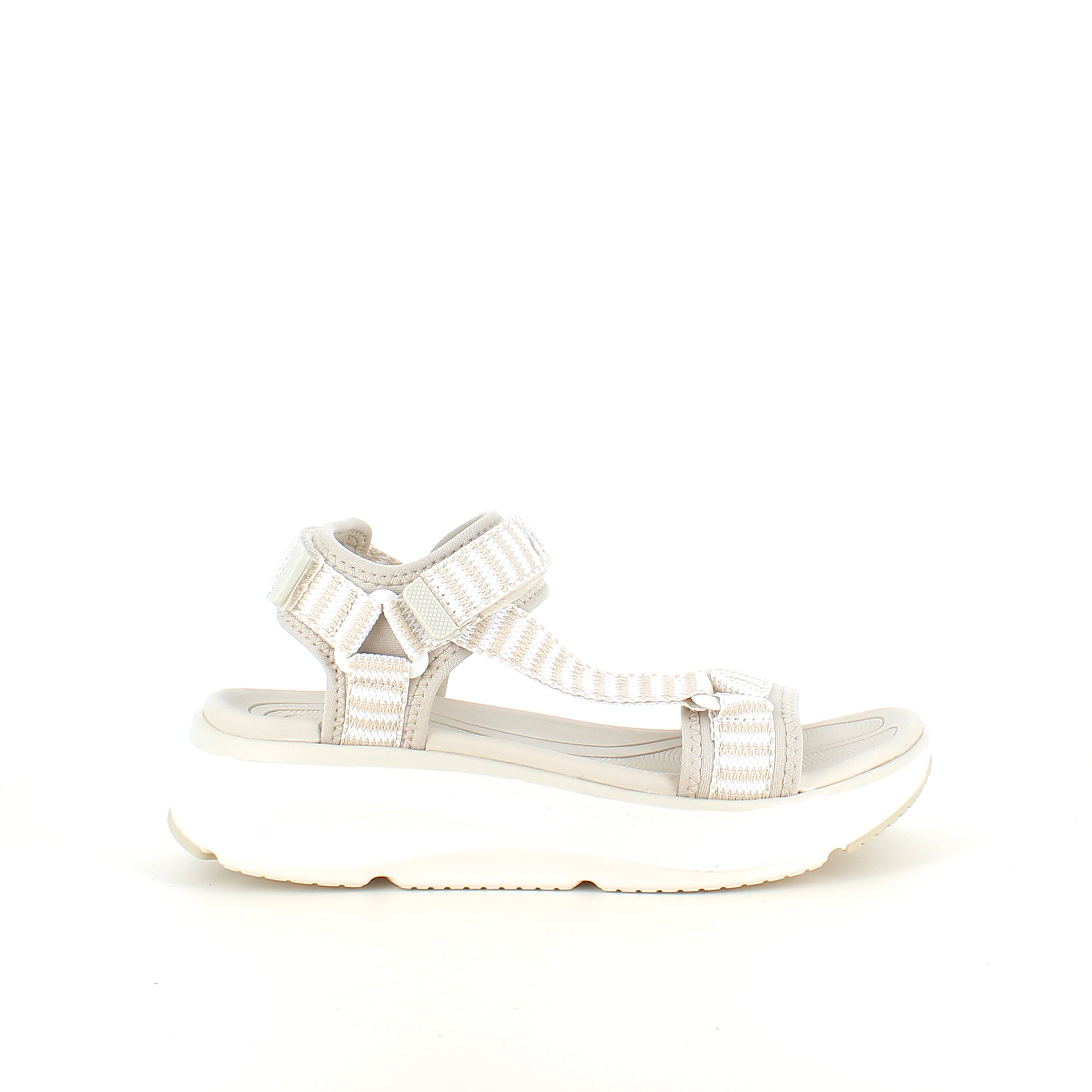 Cruz sandal i beige – Lett og komfortabel med justerbare remmer