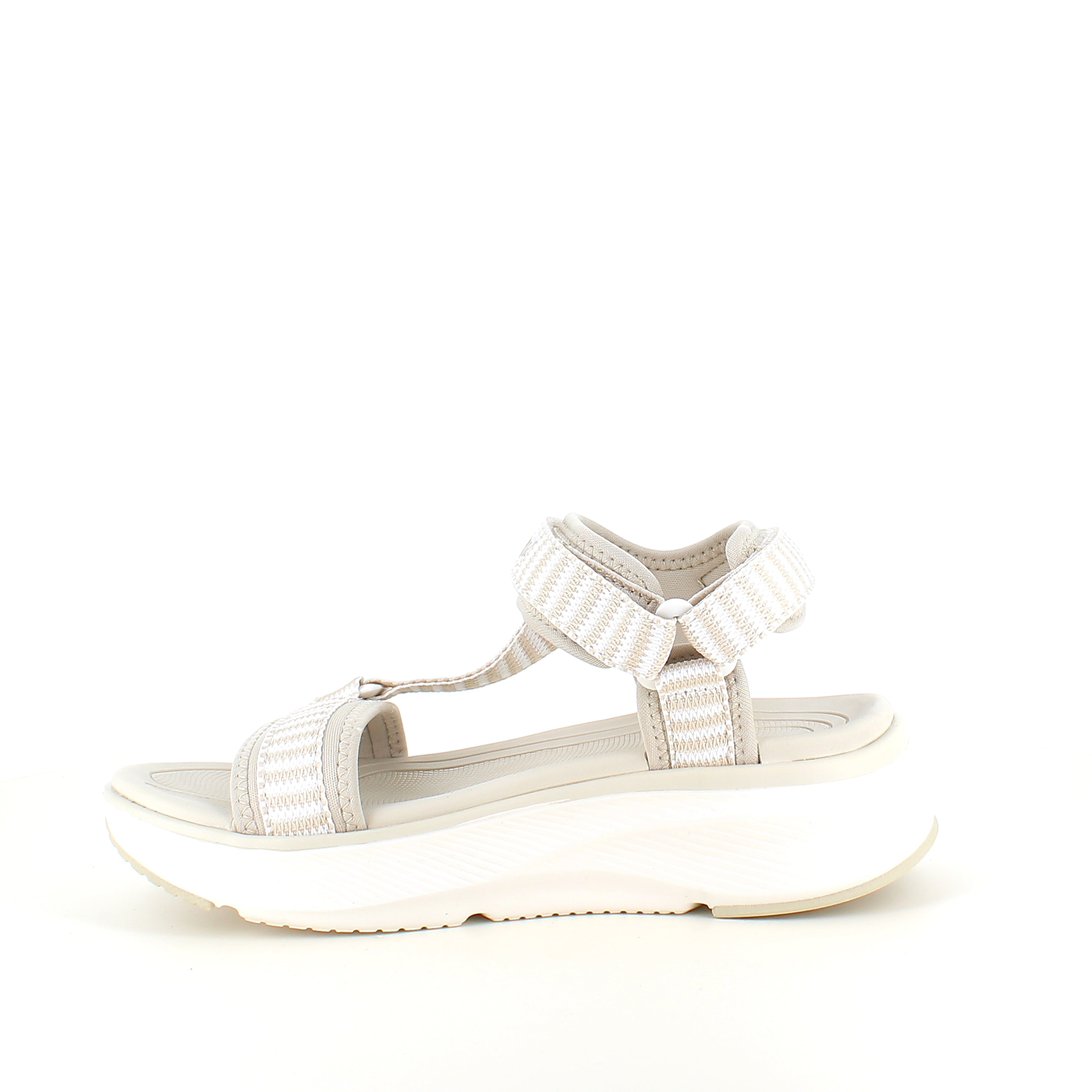 Cruz sandal i beige – Lett og komfortabel med justerbare remmer