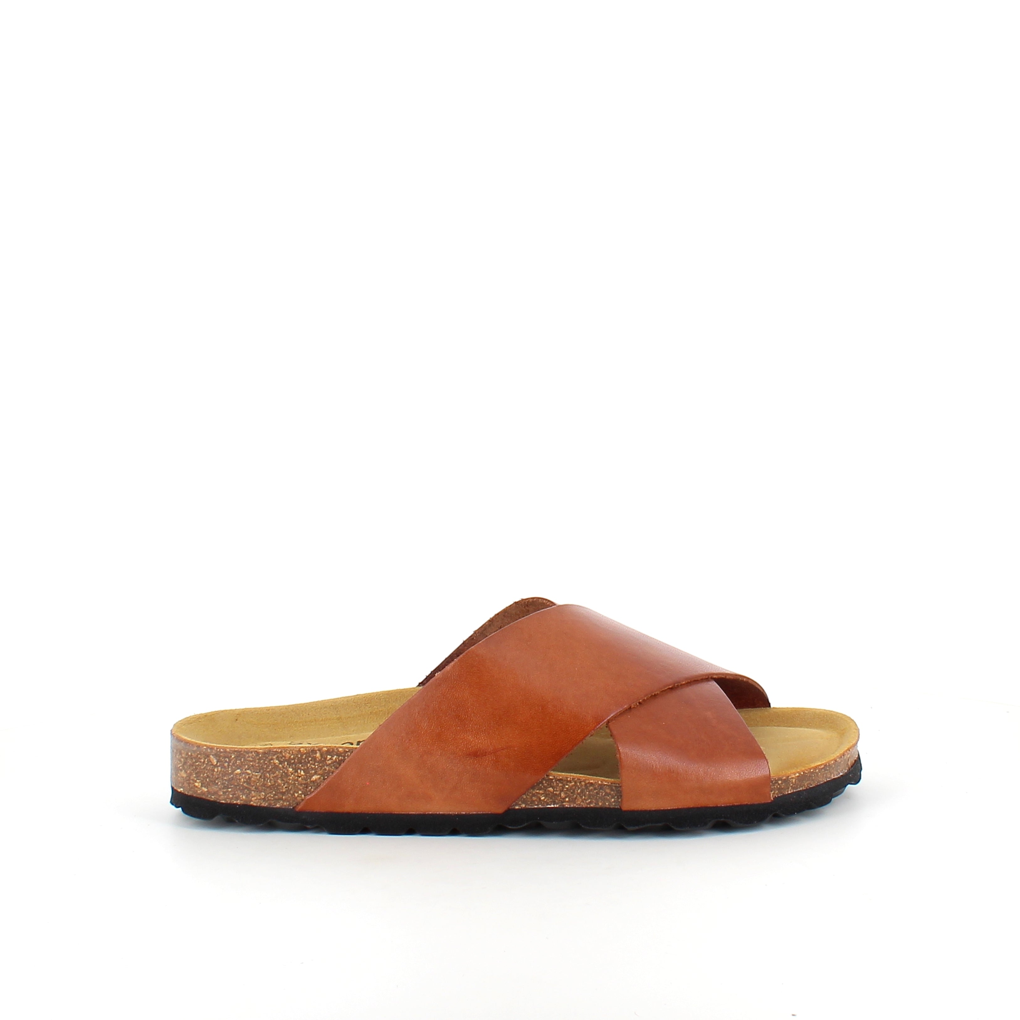 Brun slip-on sandal i glatt skinn med kryssremmer | Sykepleiebutikk.no