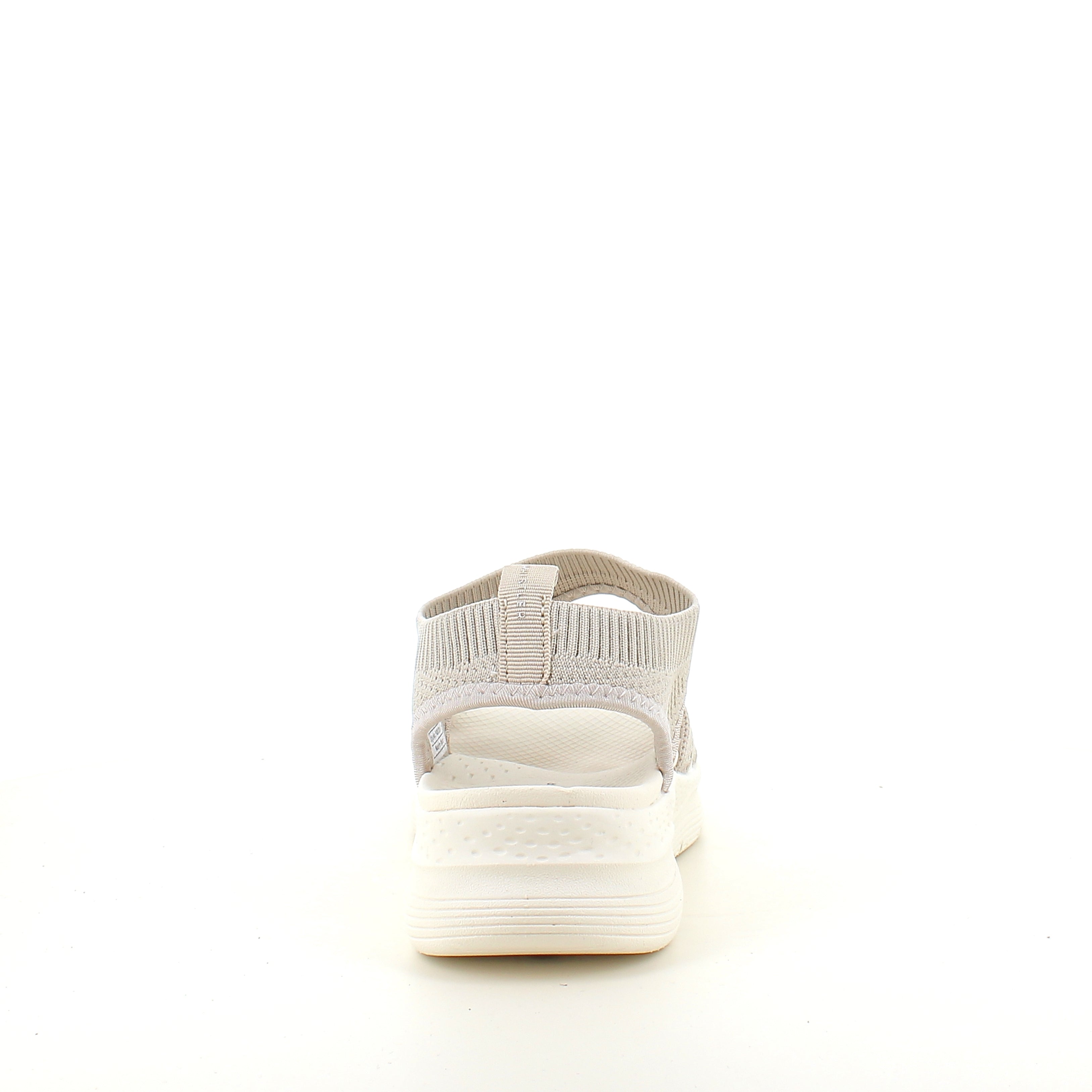 Whistler sandal i beige med elastisk passform og god støtdemping