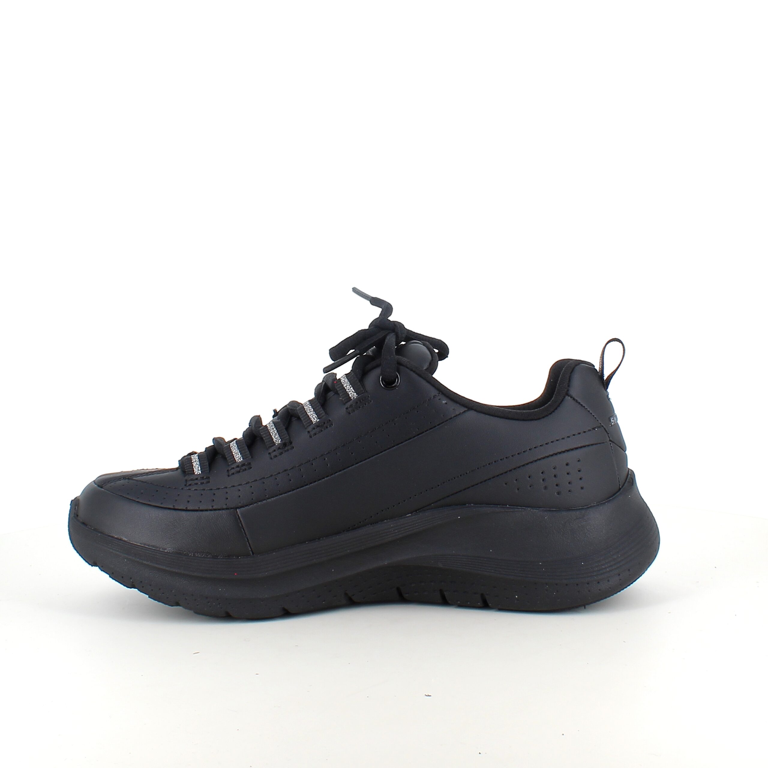 Svart Skechers med glatt skinnoverflate