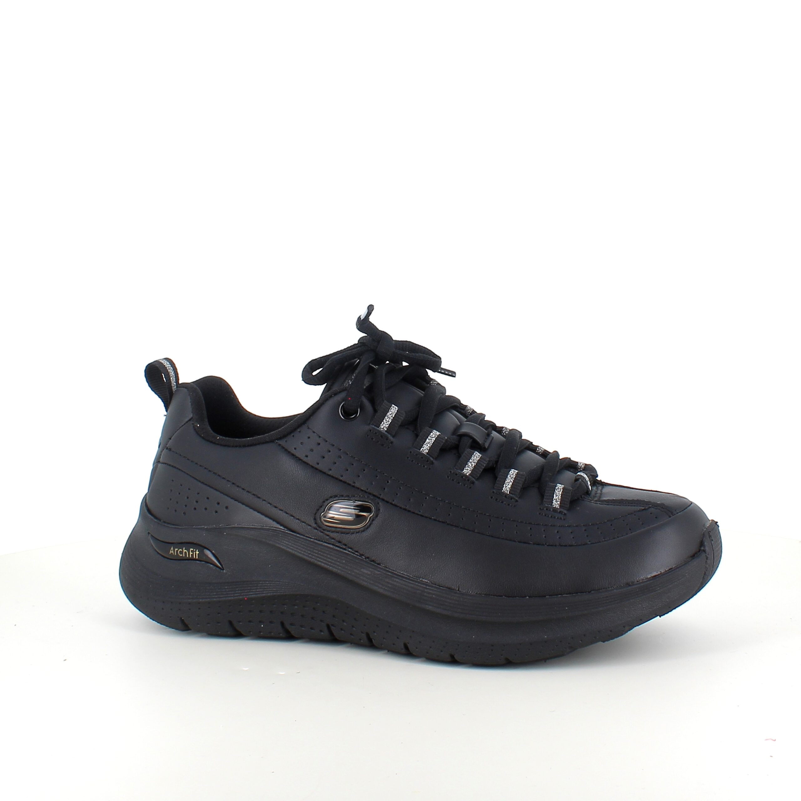 Svart Skechers med glatt skinnoverflate