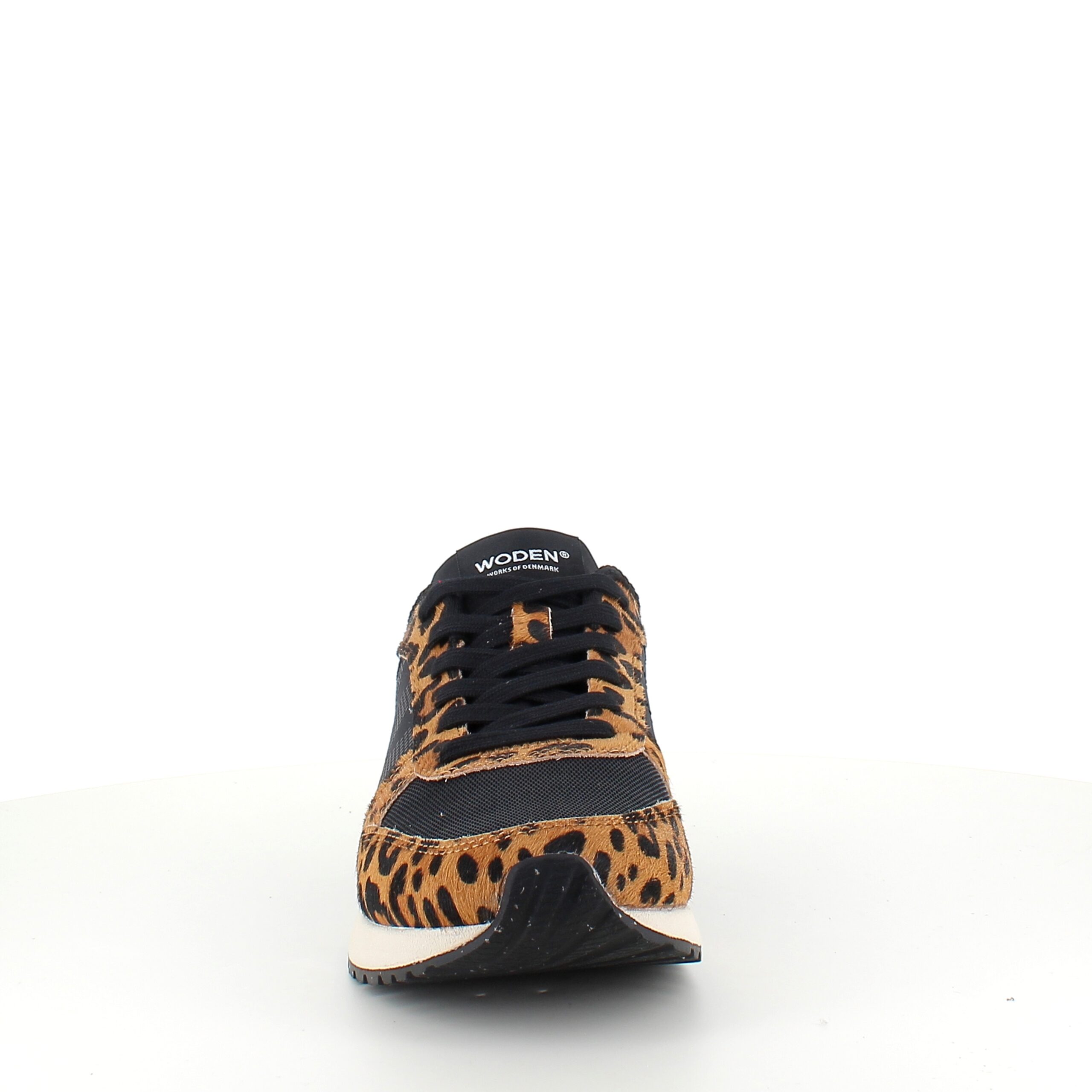 Smarte Woden sneakers i sort miks med leopardmønster.