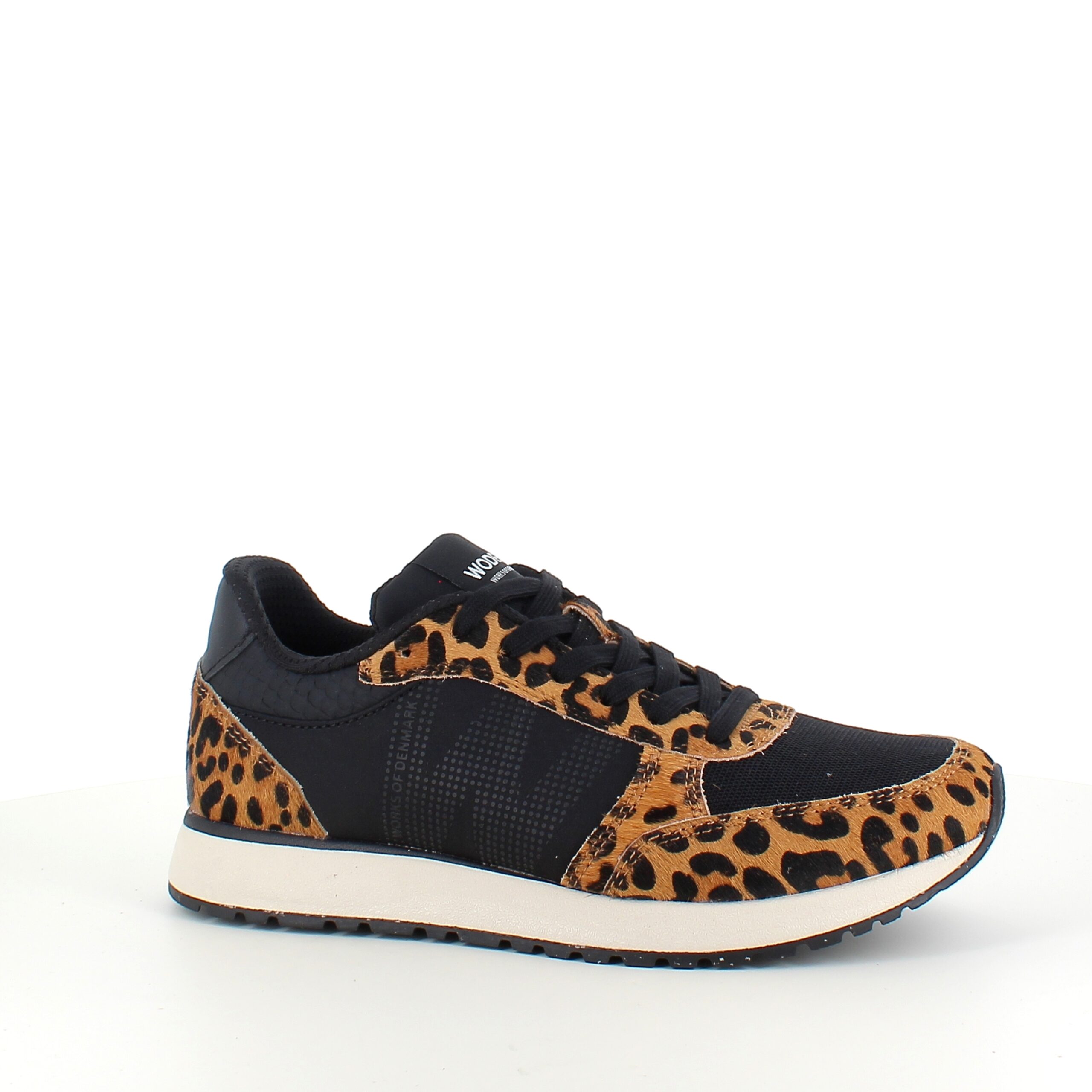 Smarte Woden sneakers i sort miks med leopardmønster.