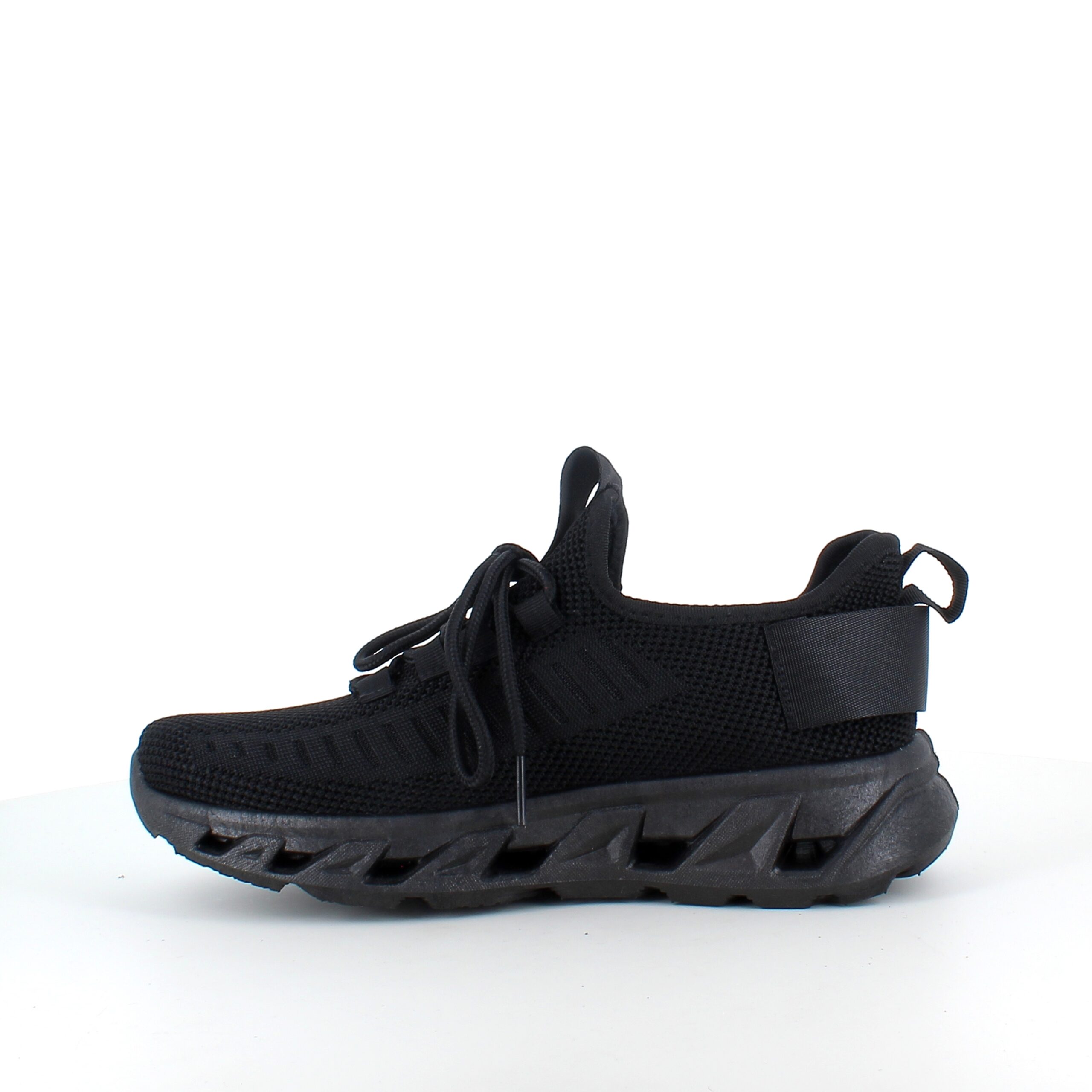Sorte slip-on-sko med strikket overdel