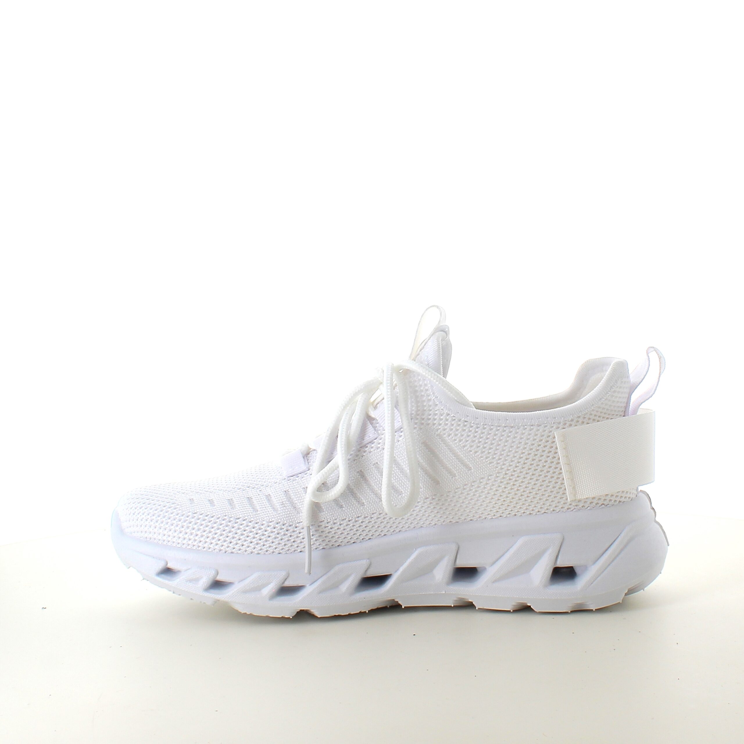 Hvite slip-on-sko med strikket overdel