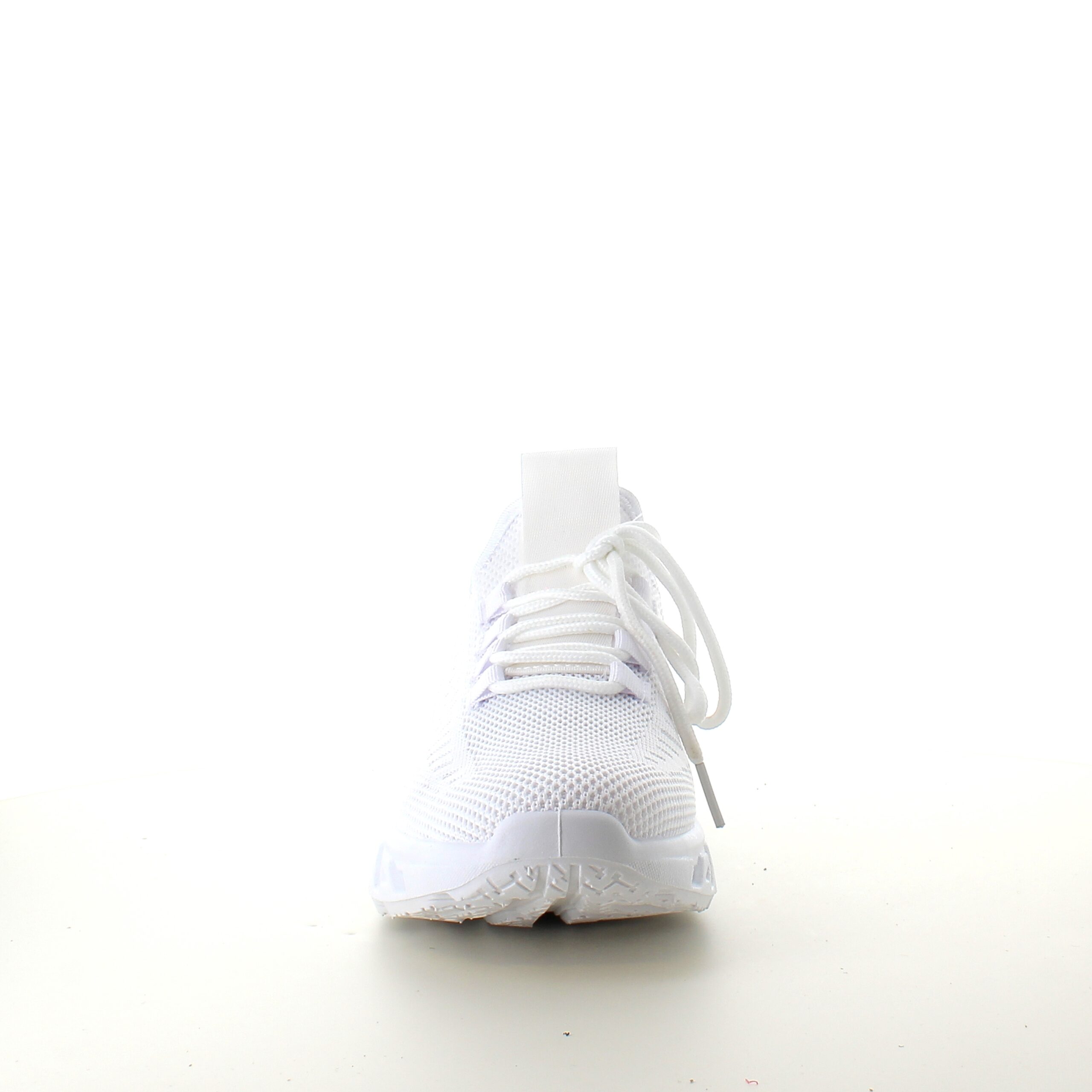 Hvite slip-on-sko med strikket overdel