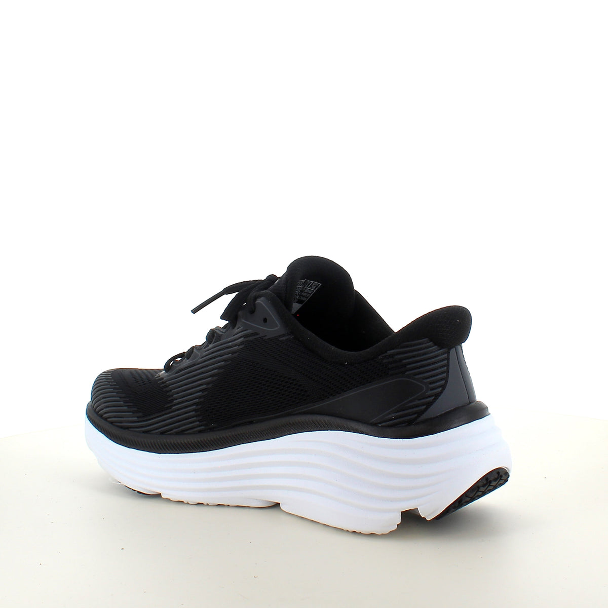 Skechers Max Cushioning svart slip-on sneaker med støtdemping