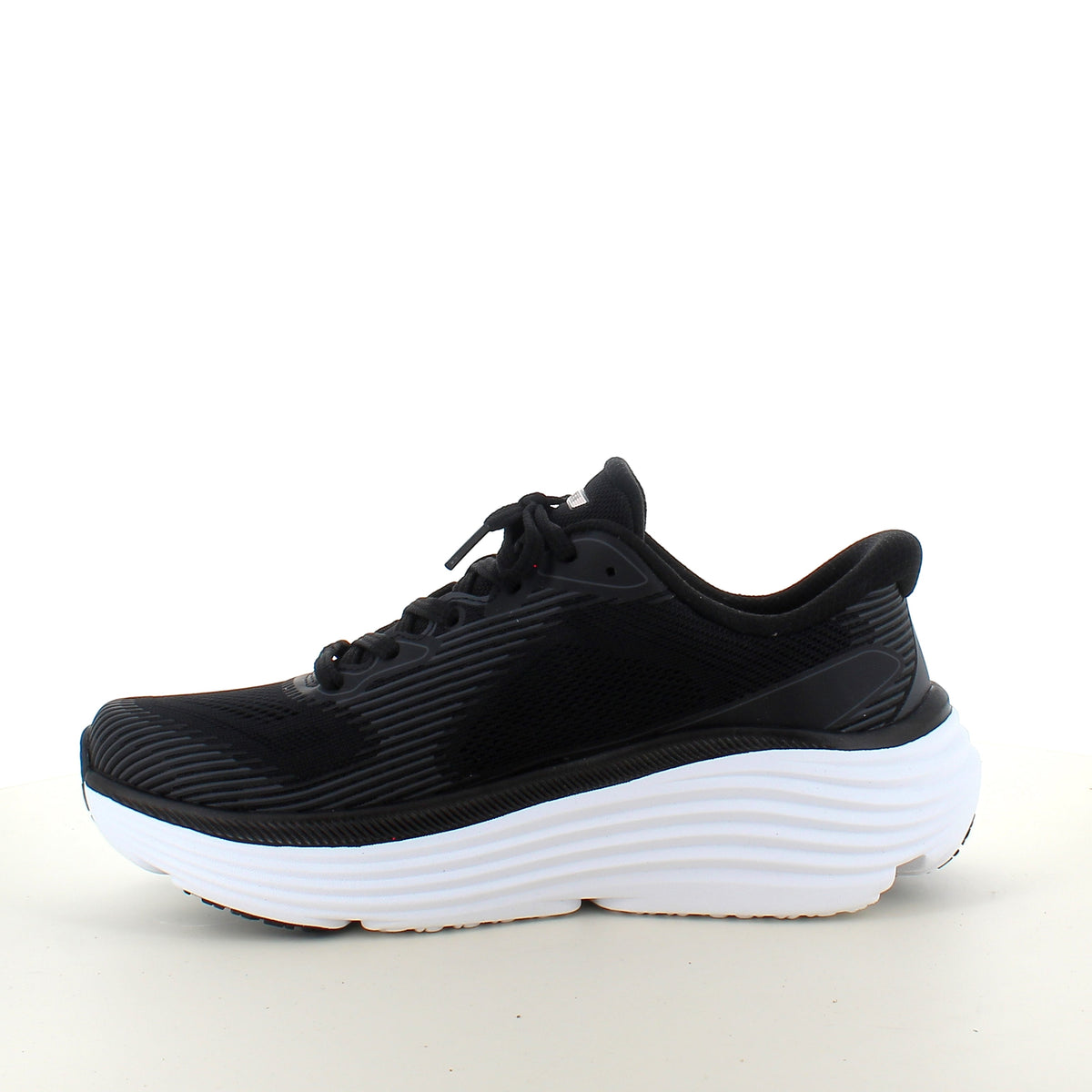 Skechers Max Cushioning svart slip-on sneaker med støtdemping