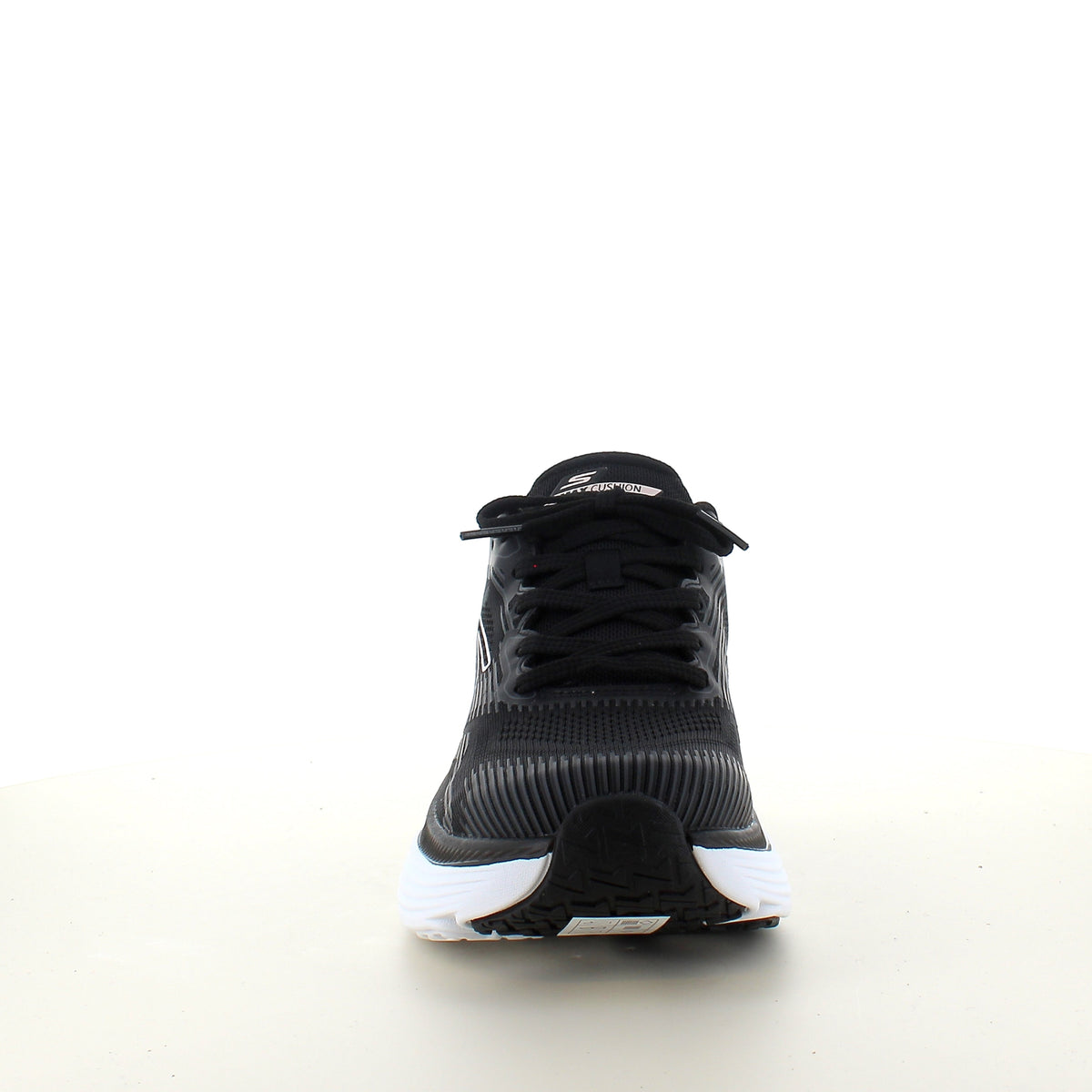 Skechers Max Cushioning svart slip-on sneaker med støtdemping