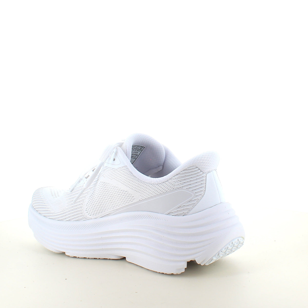 Skechers Max Cushioning Hvit slip-on sneaker med maksimal støtdemping