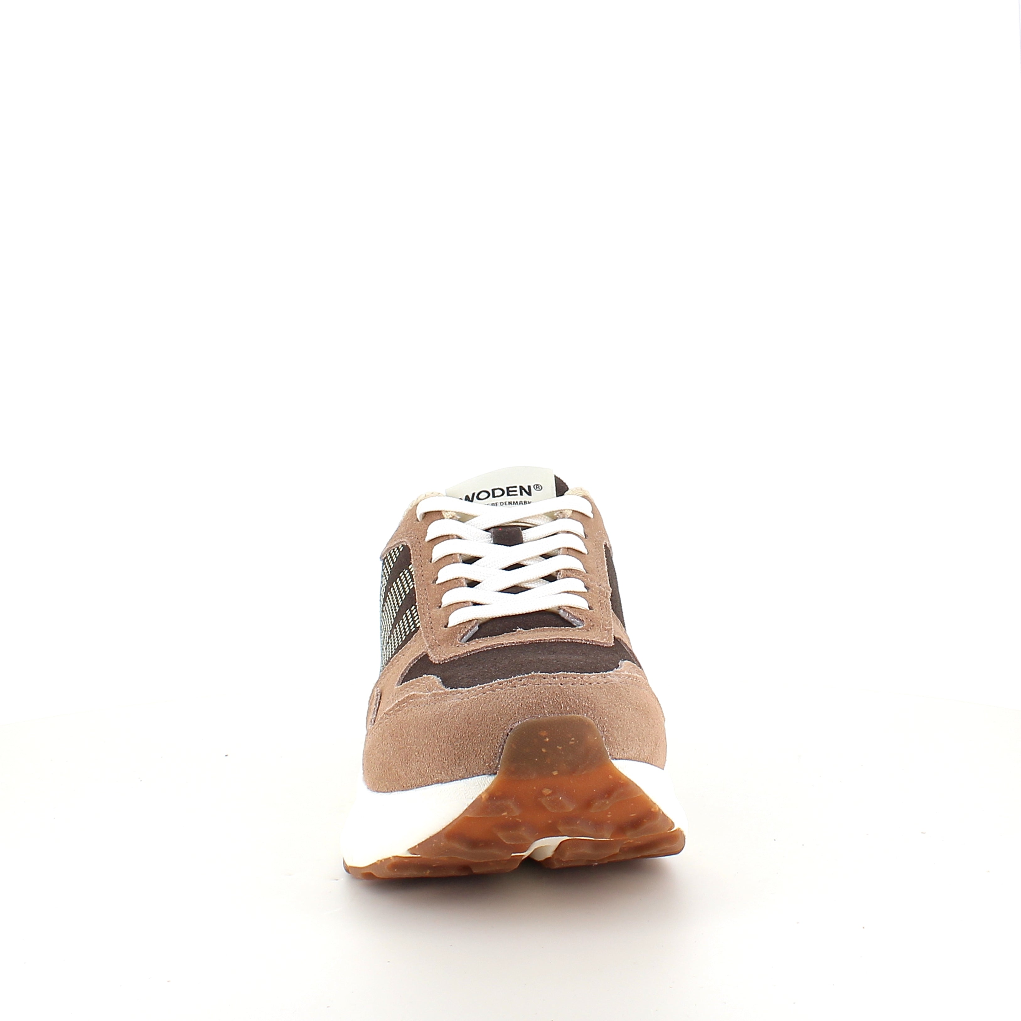 Mathilde Runner Leather – Woden-sneaker i brune nyanser med lett gangsåle