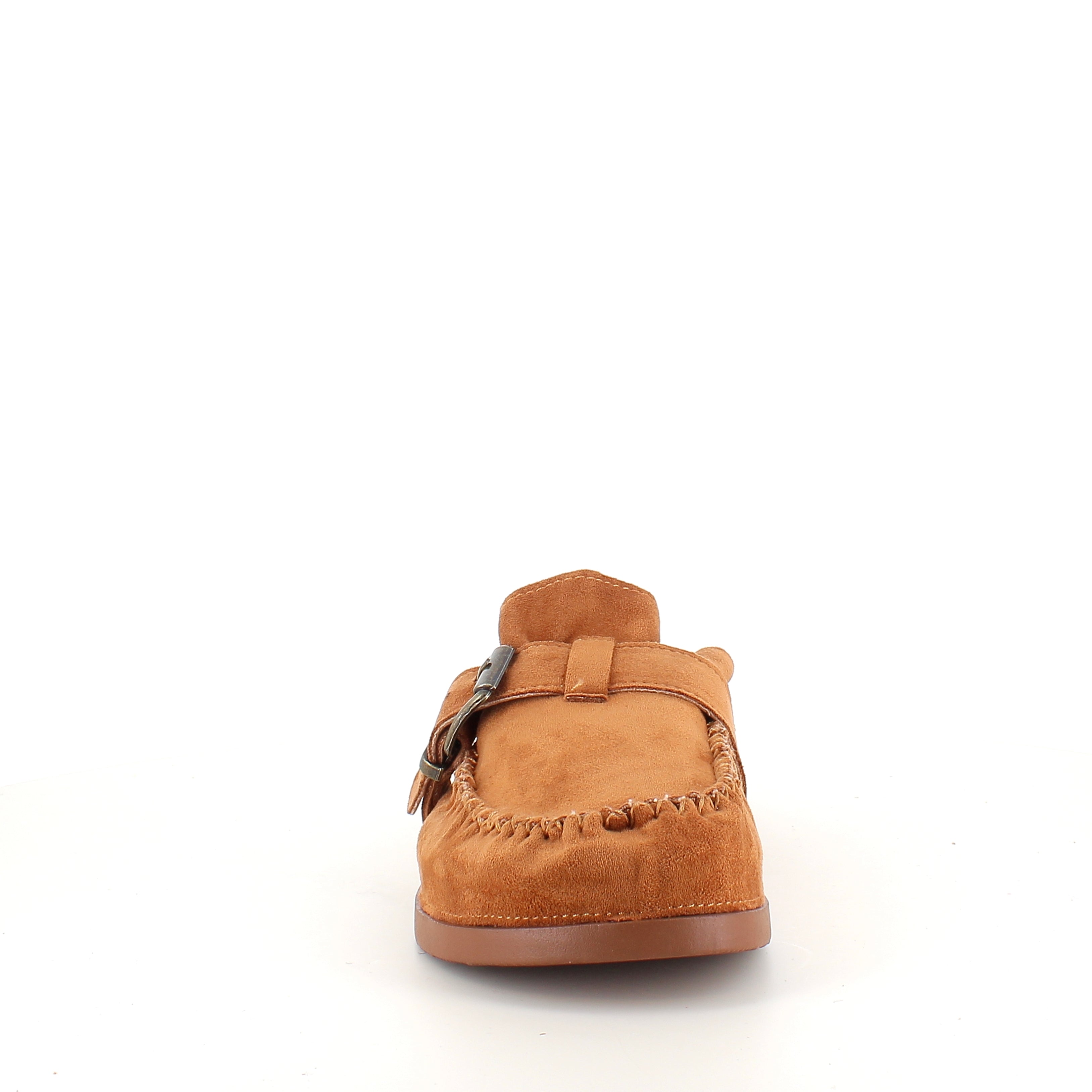 Loafer i ruskinn med spenne og plisserte detaljer i camel