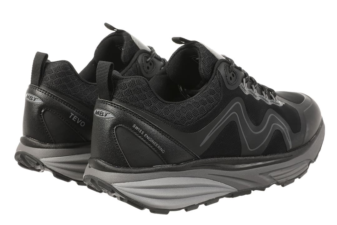Sorte vandafvisende MBT Tevo sneakers til kvinder med ergonomisk Colorado-rullesål og grov ydersål.