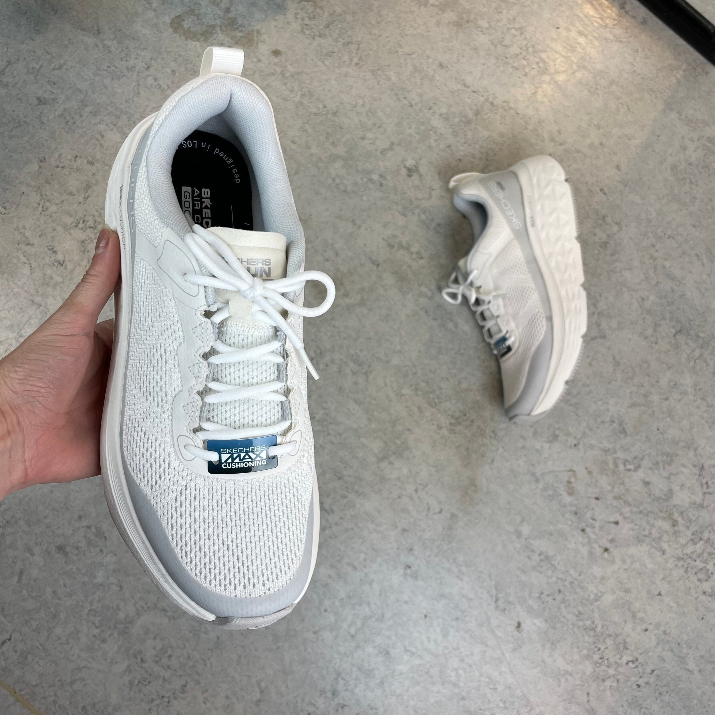 Hvit Skechers herresko med Max Cushioning