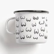 Boob Friends – humoristisk emaljekopp til kaffe og te