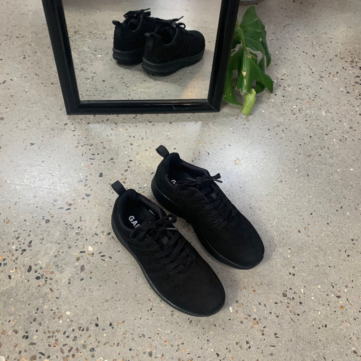 Svarte Gaitline-sneakers i nubuck-skinn