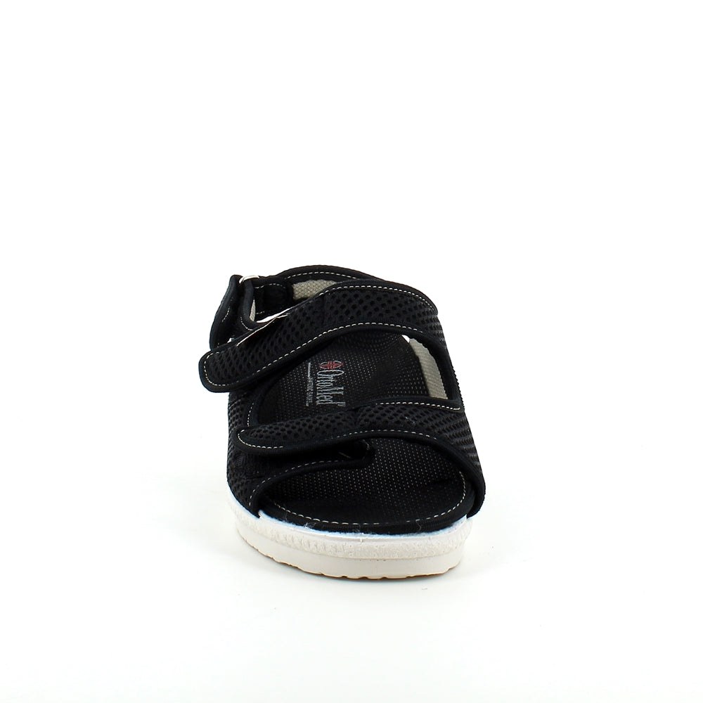 Bred sandal fra OrtoMed med borrelås