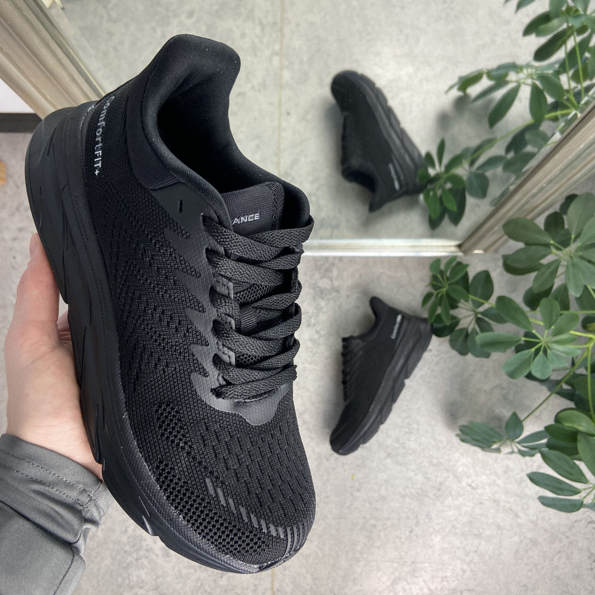 Svart ComfortFIT-sneakers fra Endurance