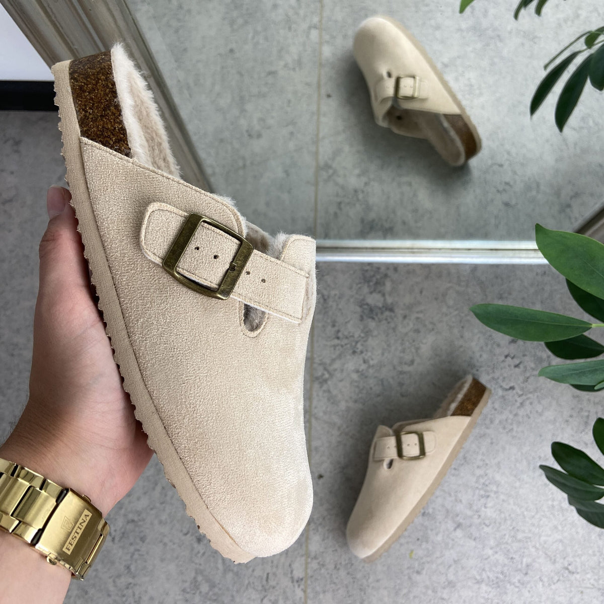 Lyse slip-on hjemmesko