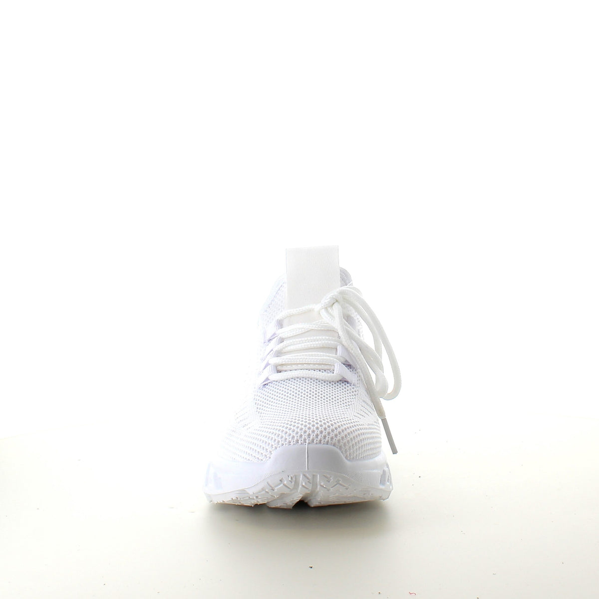 Hvite slip-on-sko med strikket overdel