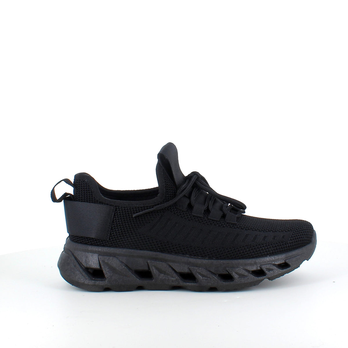 Sorte slip-on-sko med strikket overdel