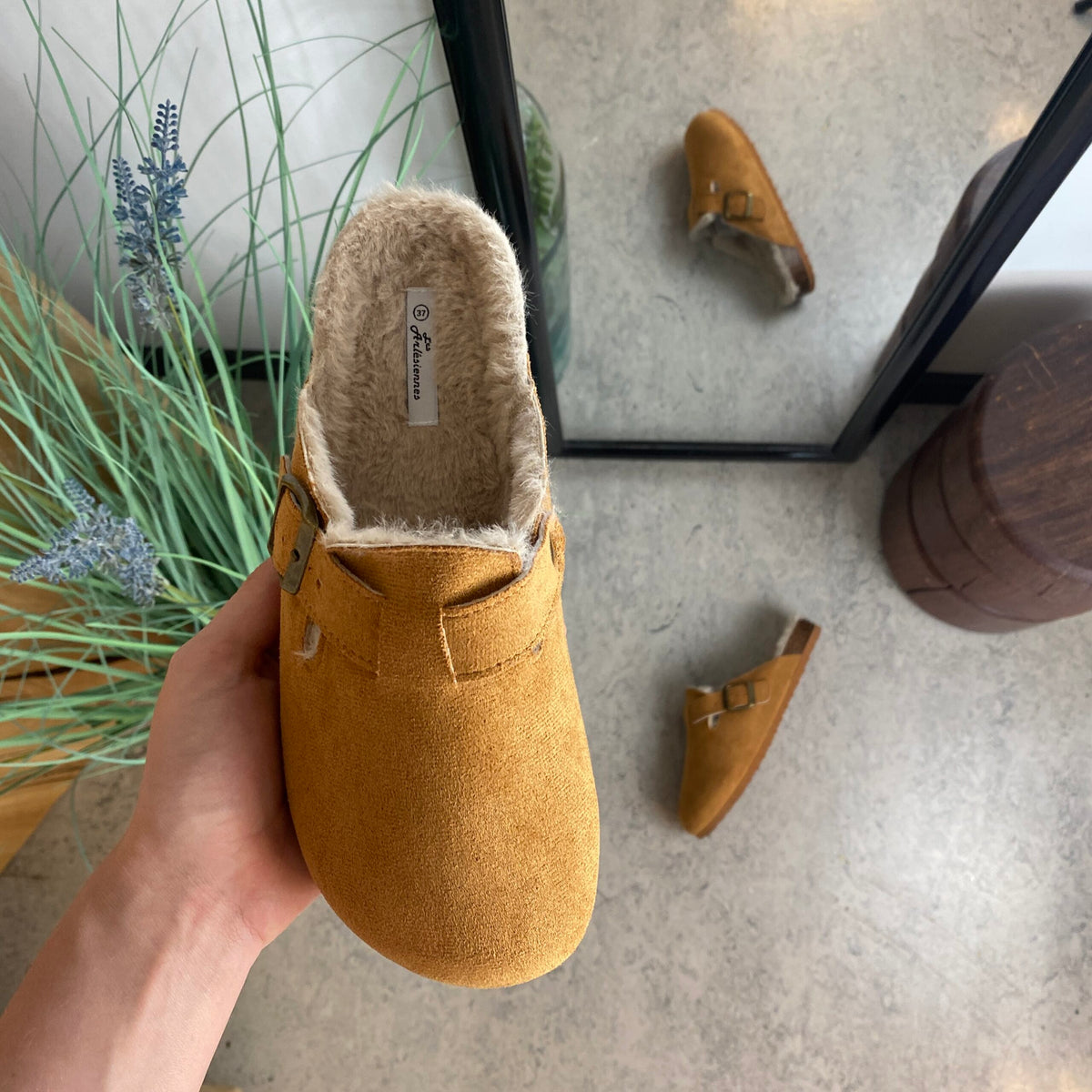 Lysebrune slip-on hjemmesko
