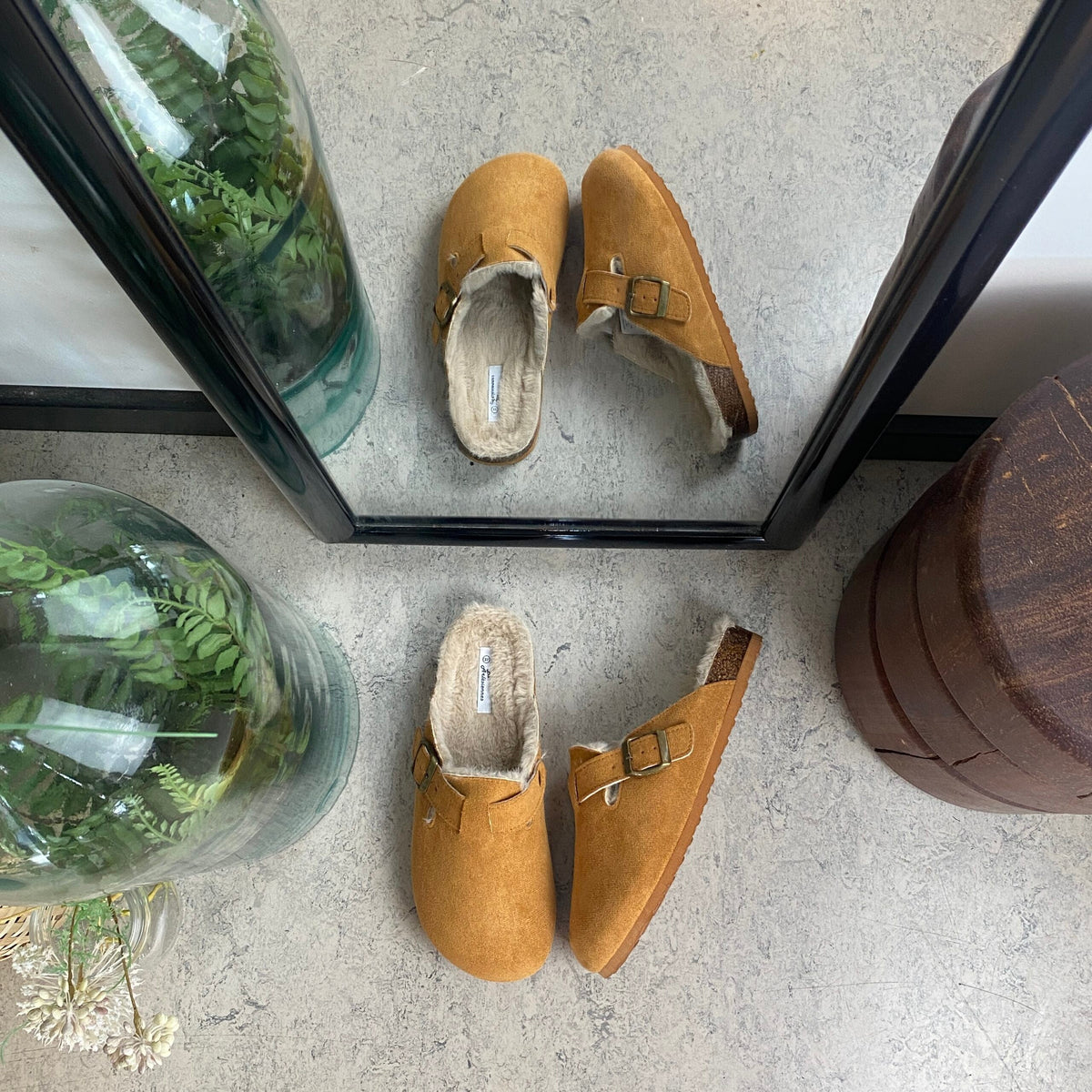 Lysebrune slip-on hjemmesko