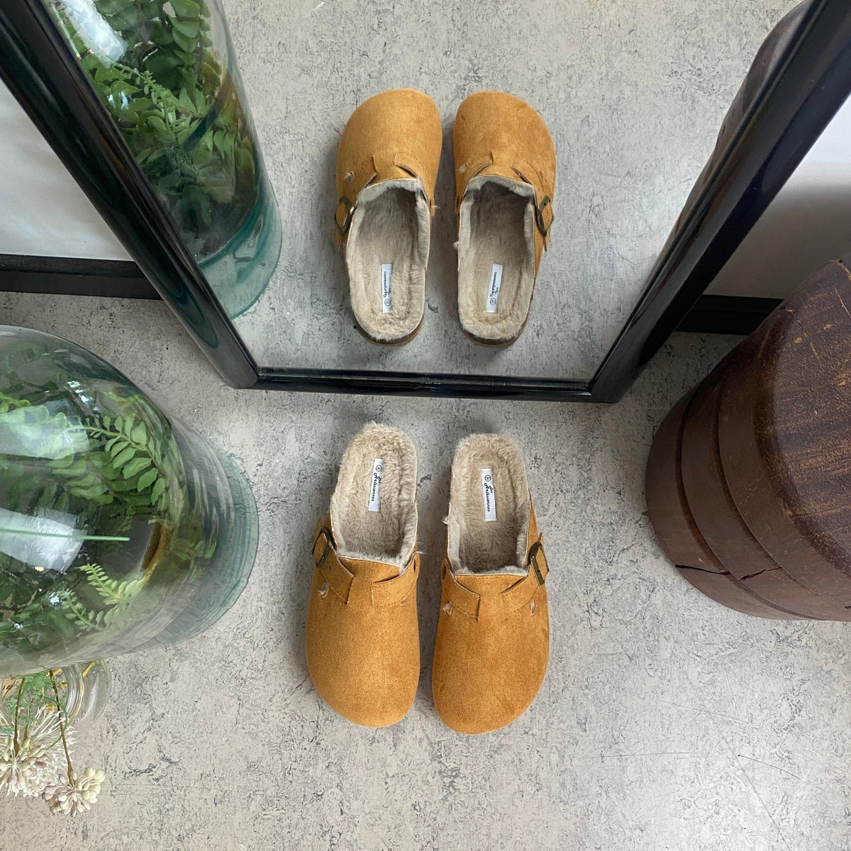 Lysebrune slip-on hjemmesko