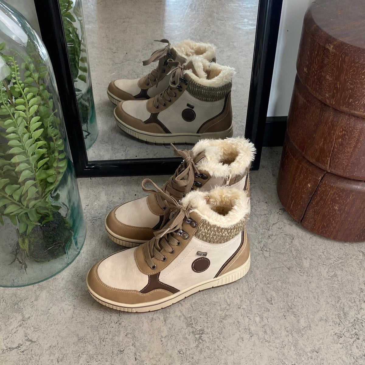Taupe vinterstøvel med snøring