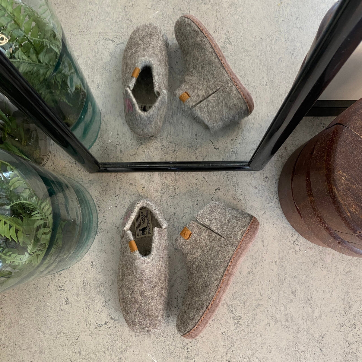 Green Comfort ull-hjemmesko med Støt Brysterne-logo