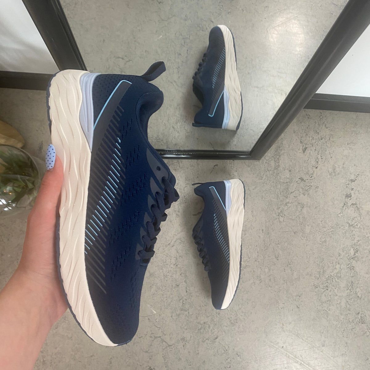 Linares W Wide Fit Shoe – mørkeblå lettvektsko med ekstra bredde