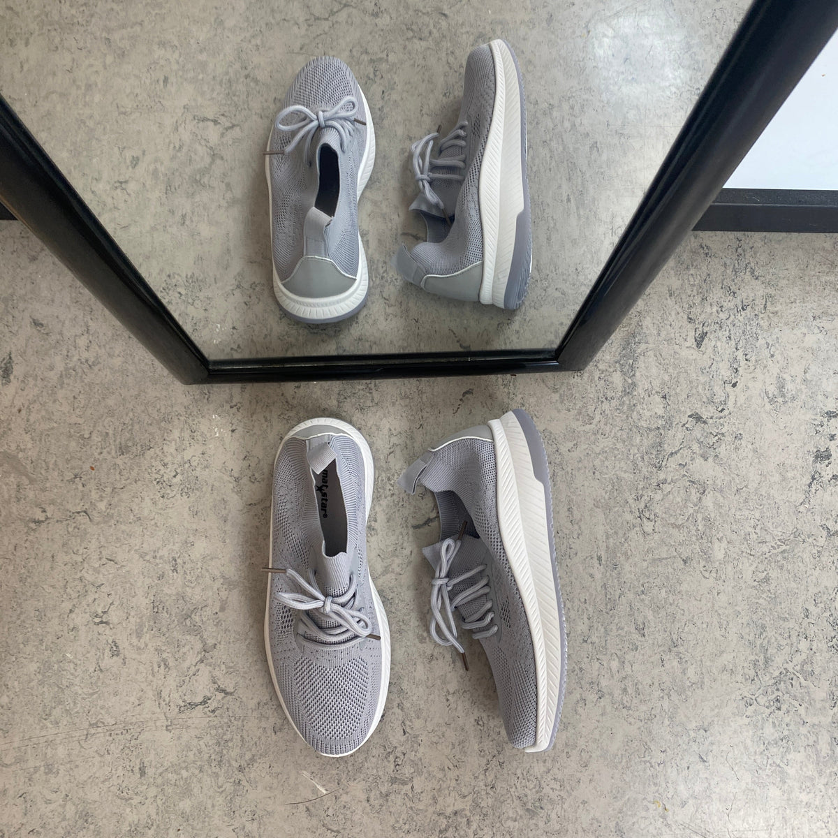 Grå slip-on lettvekts sneaker i pustende strikk