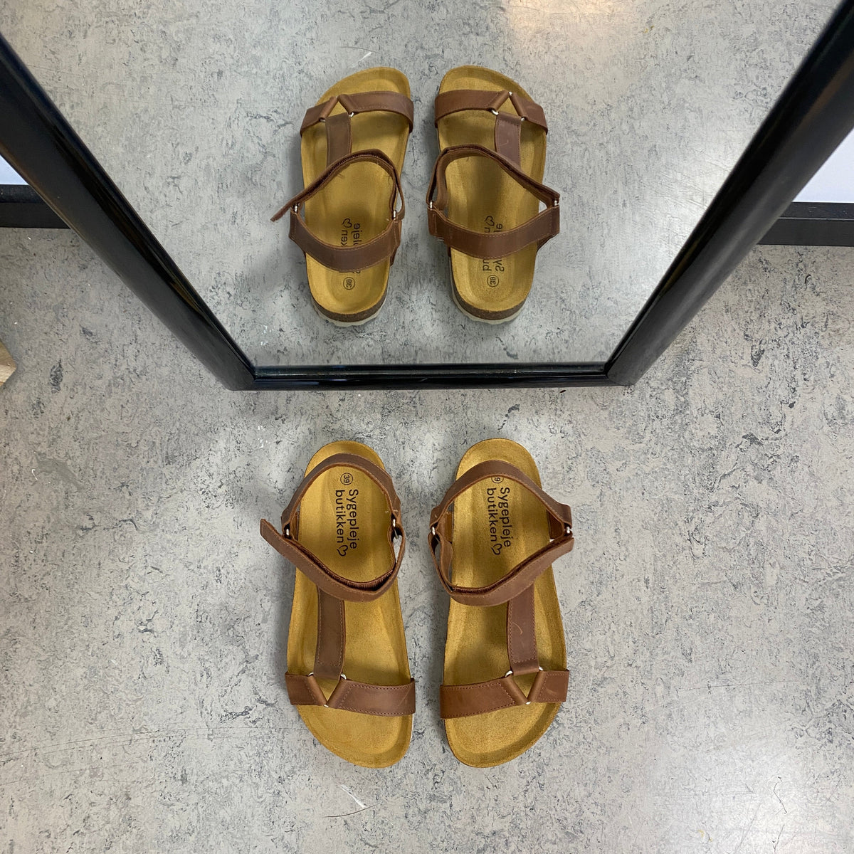 Crazy Brandi sandal i brunt skinn – komfortsandal