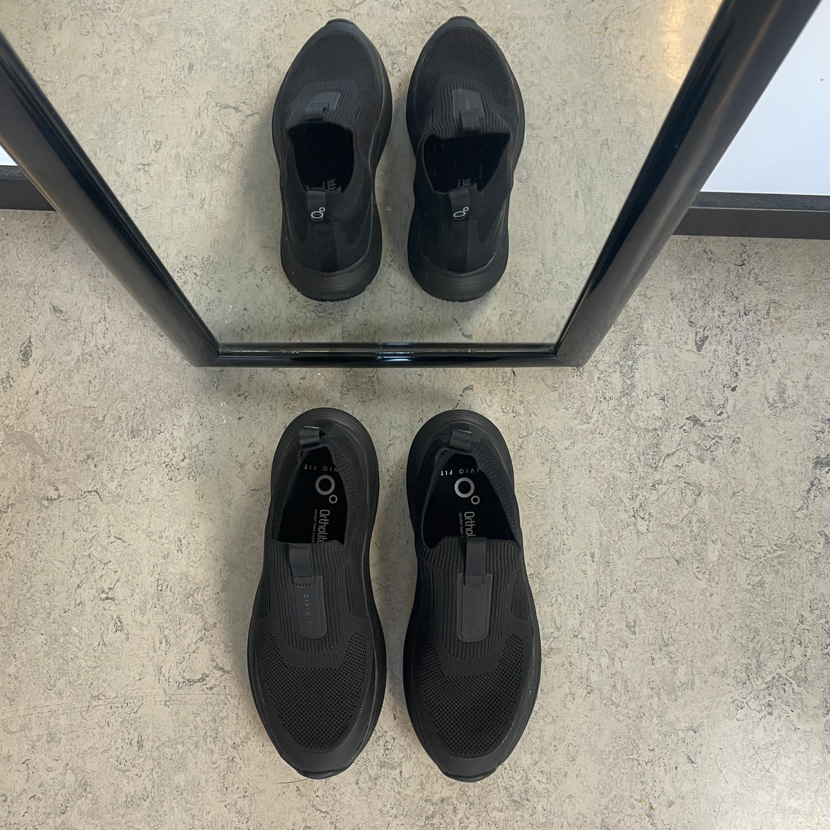 Svart slip-on arbeidssko med maksimal komfort og sklisikker såle