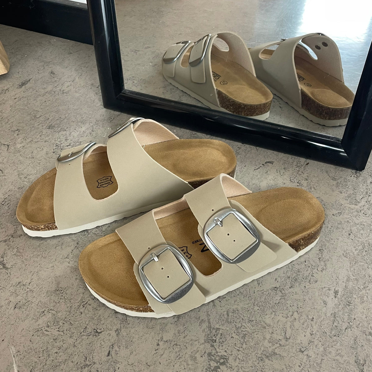 Cruz sandal med justerbar passform - beige