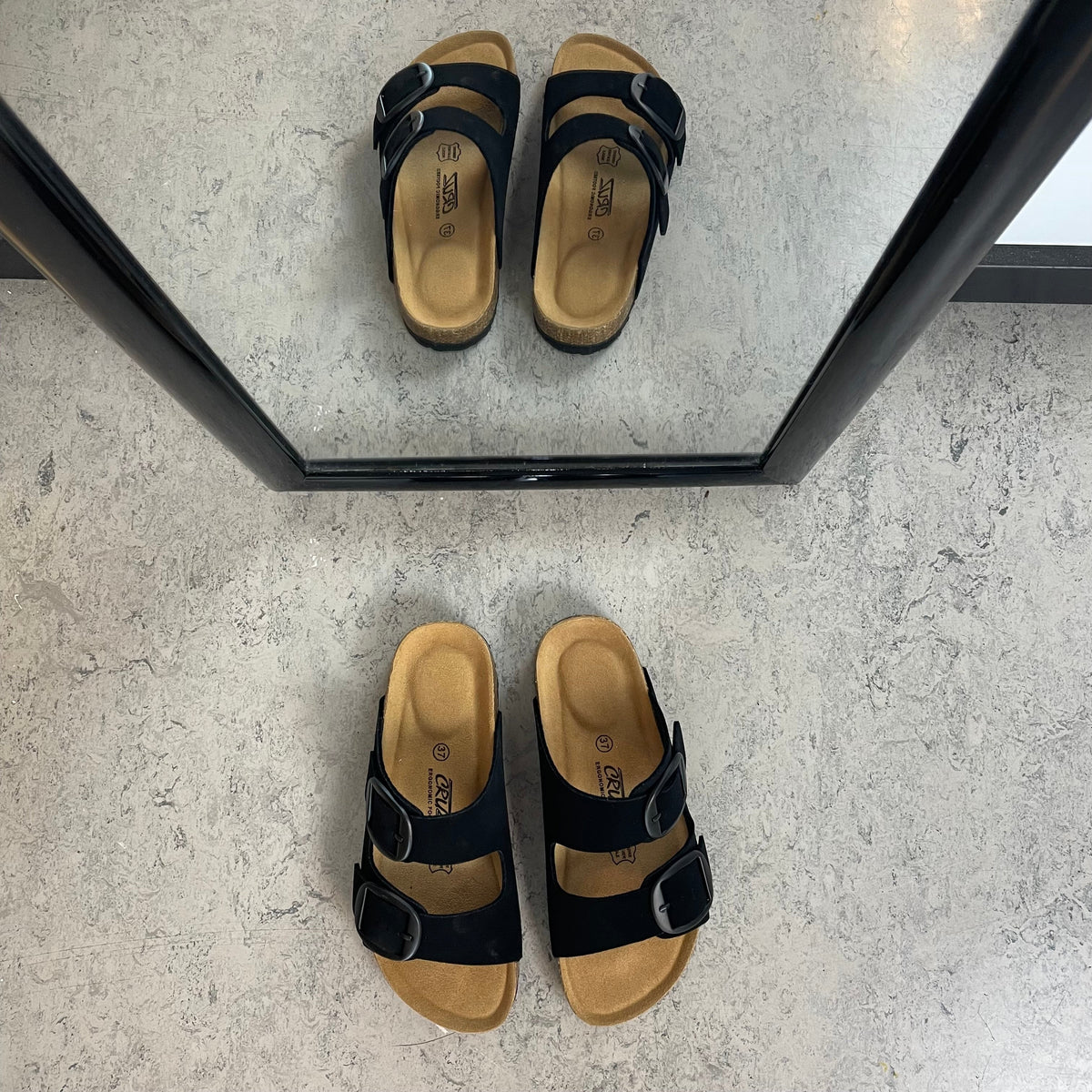 Cruz sandal med justerbar passform - svart