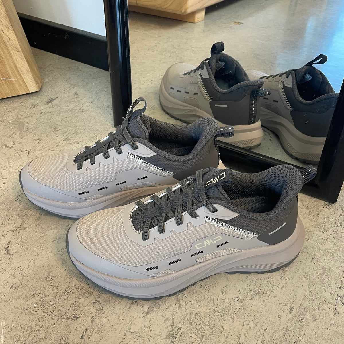 CMP Kymber Easy-Fit – lys grå sneaker med elastiske snørebånd