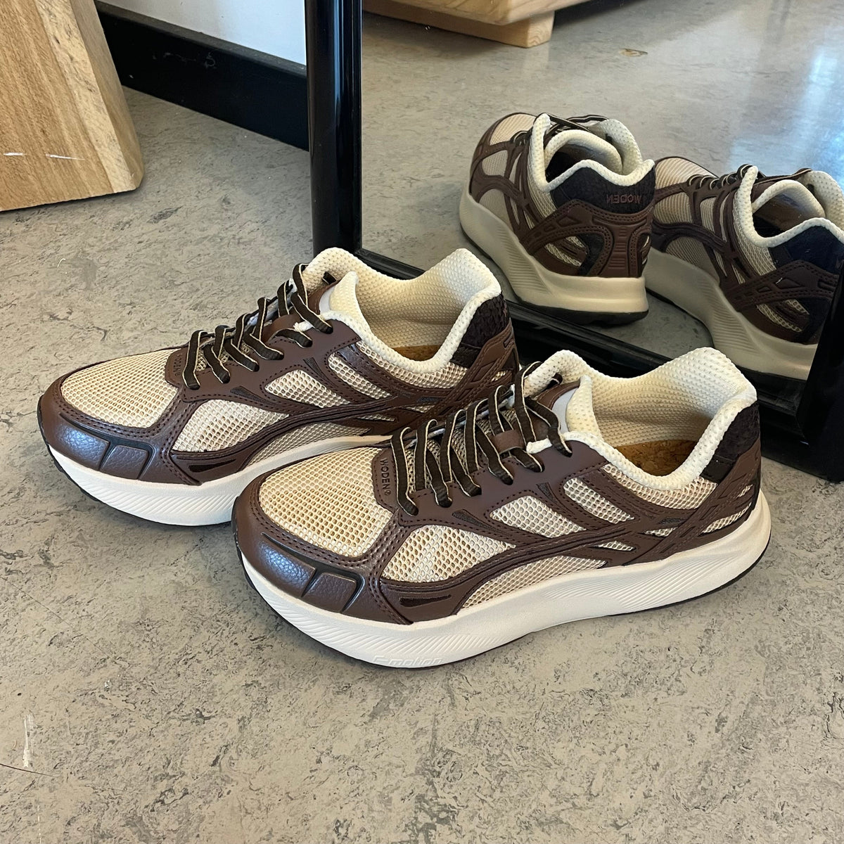 Woden Freja Runner – brun sneaker med lett rullesåle