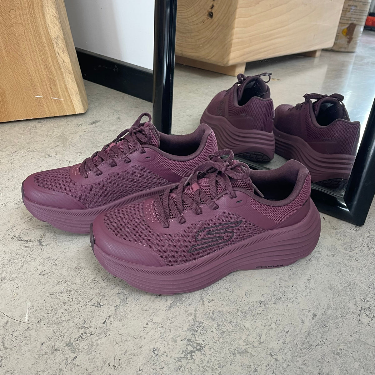 Bordeaux Skechers Max Cushioning Endeavour – støtdempende komfort