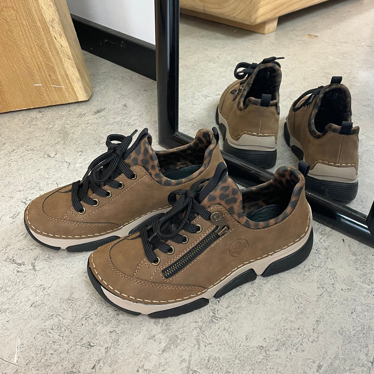 Rieker sneakers til dame i brun med leoparddetaljer