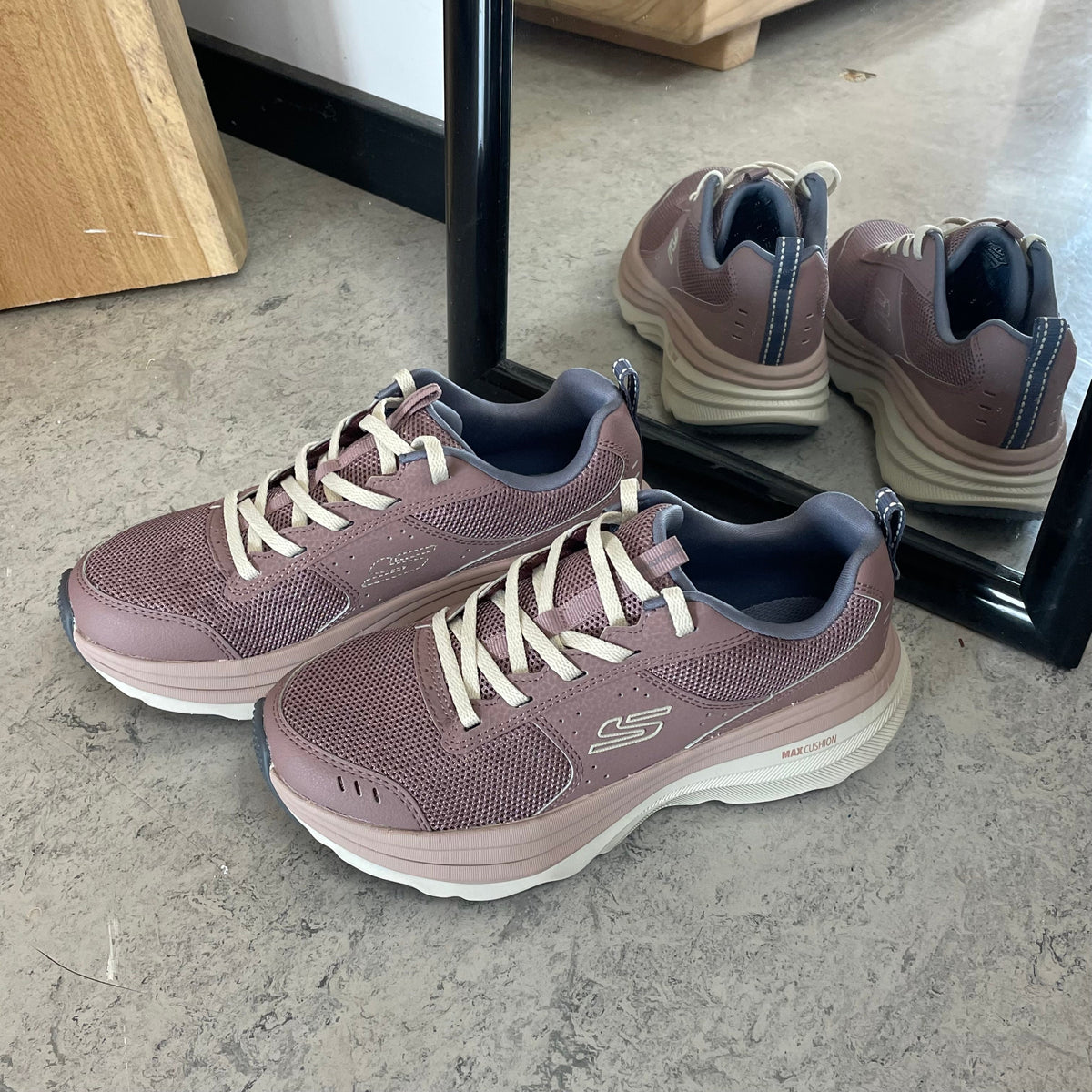 Skechers Adventure støtdempende damesko - ekstra plass