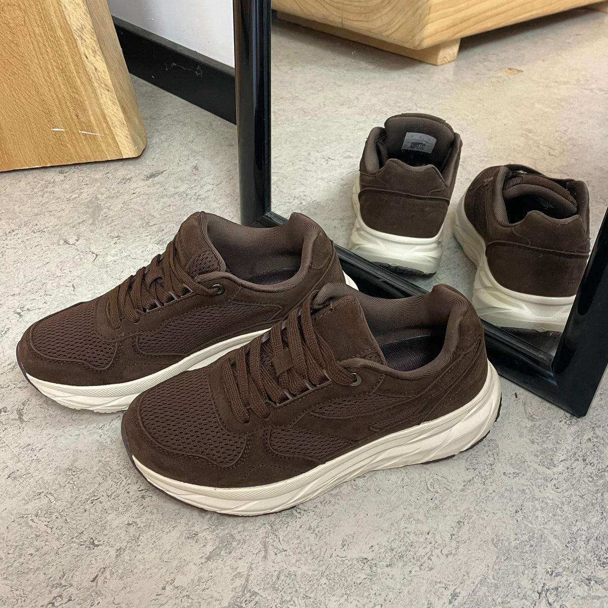 Endurance komfortsko til dame – lysebrun sneaker