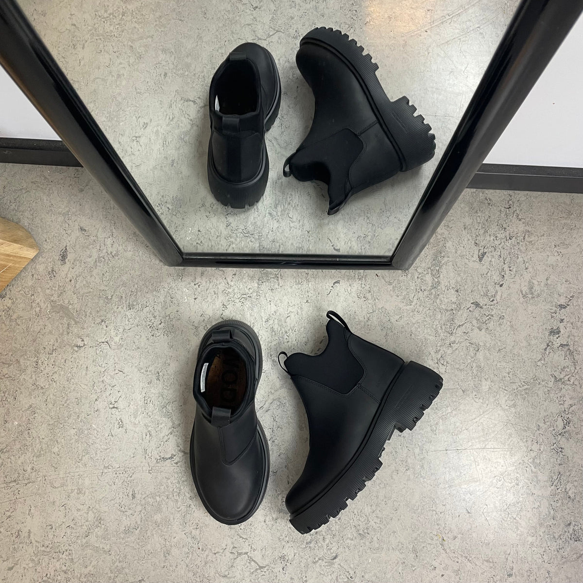 Sort WODEN Isabella Waterproof – gummistøvel med støtdempende komfort