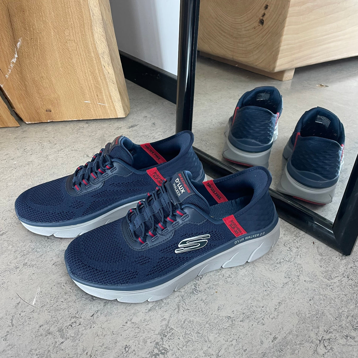 Skechers Slip-ins DLux Walker 2.0 – bred og støtdempende sko med Memory Foam
