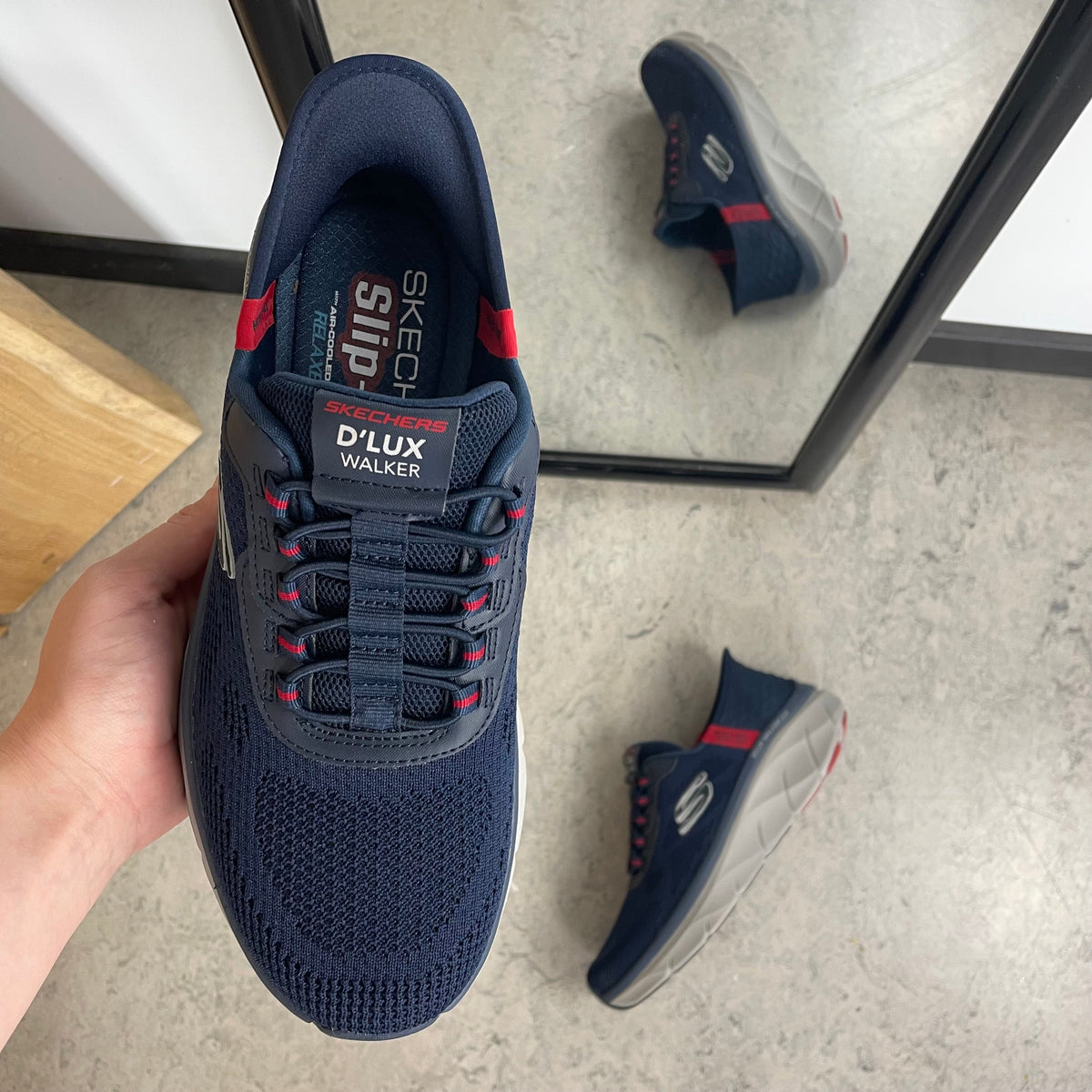 Skechers Slip-ins DLux Walker 2.0 – bred og støtdempende sko med Memory Foam