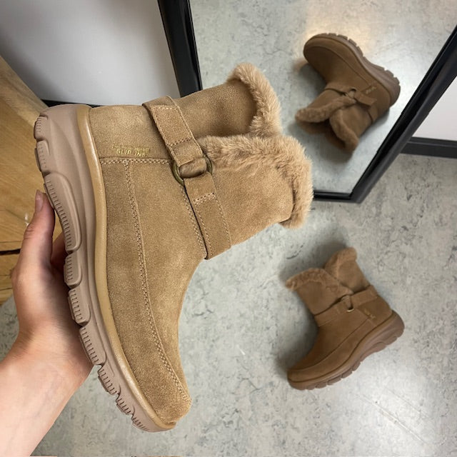 Skechers vinterstøvel – varm Slip-ins-støvel i brunt semsket skinn med bred passform