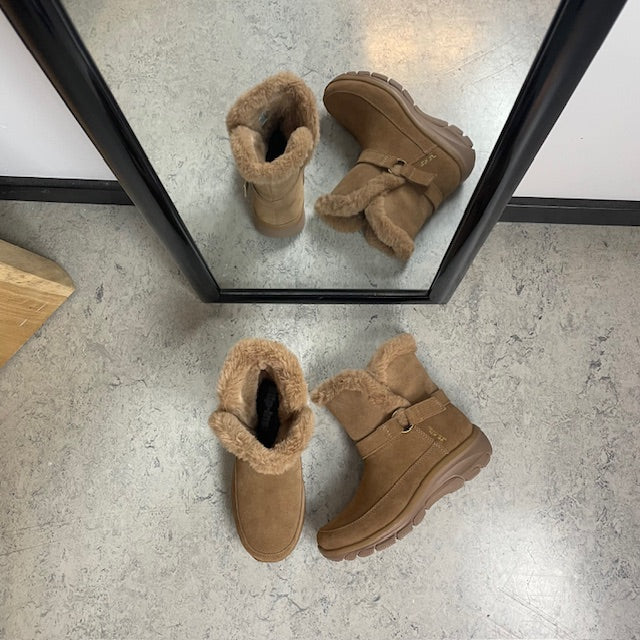 Skechers vinterstøvel – varm Slip-ins-støvel i brunt semsket skinn med bred passform
